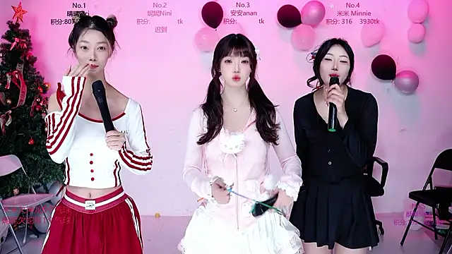 Snapshot of CM---002 chatting on February 25, 1:26 am CM---002 online show from February 25, 1:26 am