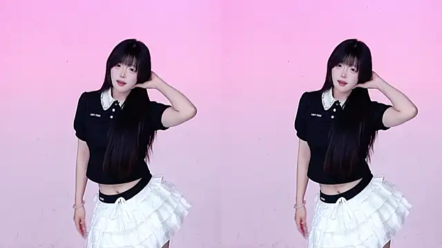 Snapshot of CM---002 chatting on March 25, 1:44 am CM---002 online show from March 25, 1:44 am