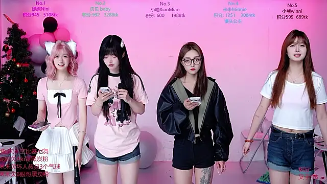 Snapshot of CM---002 chatting on March 29, 2:00 am CM---002 online show from March 29, 2:00 am