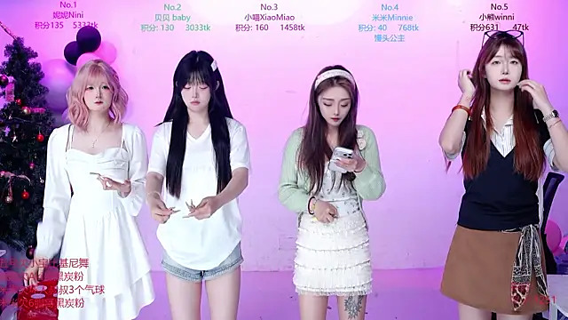 Snapshot of CM---002 chatting on April 1, 1:28 am CM---002 online show from April 1, 1:28 am