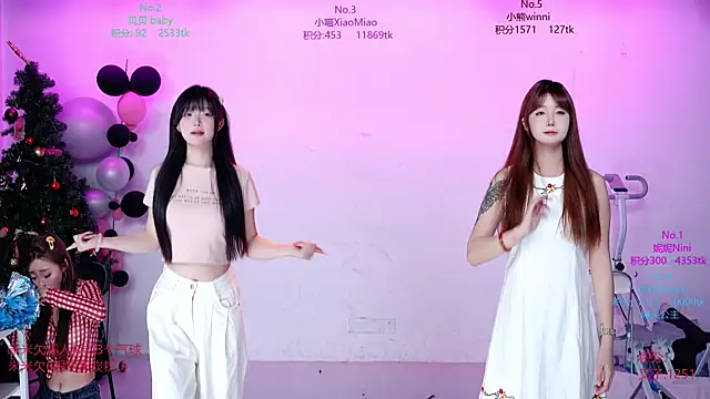 Snapshot of CM---002 chatting on April 4, 1:48 am CM---002 online show from April 4, 1:48 am