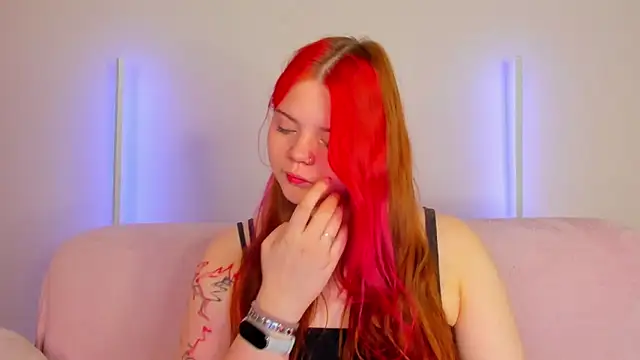 KellyFiery online show from May 15, 1:01 am