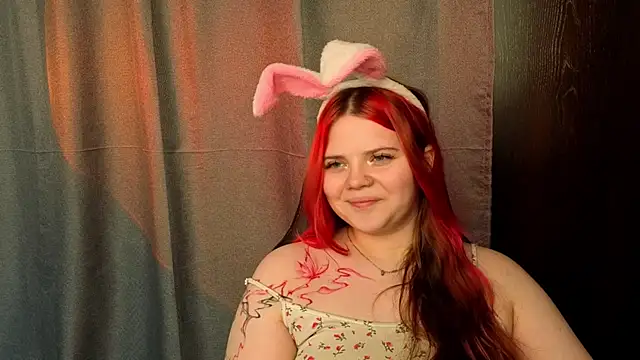 Snapshot of KellyFiery chatting on June 17, 8:28 am KellyFiery online show from June 17, 8:28 am