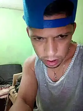 Snapshot of DestinedSpark23 chatting on December 3, 11:36 pm DestinedSpark23 online show from December 3, 11:36 pm