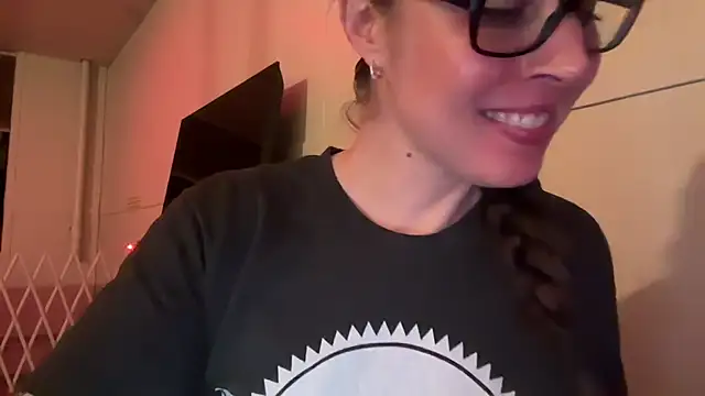 Snapshot of MissGoldenCartier chatting on March 29, 3:39 am MissGoldenCartier online show from March 29, 3:39 am