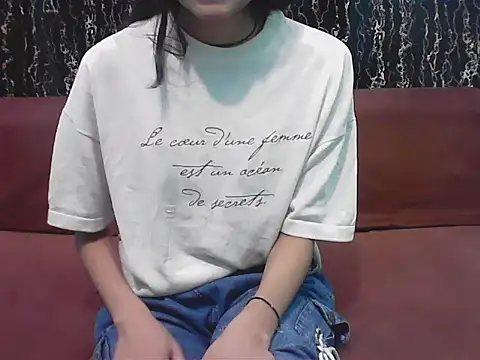 Snapshot of hello_baby01 chatting on April 4, 4:15 pm hello baby01 online show from April 4, 4:15 pm