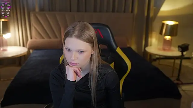 Snapshot of Charlotte_Dreams chatting on February 27, 3:56 pm Charlotte Dreams online show from February 27, 3:56 pm