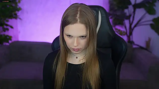 Snapshot of Charlotte_Dreams chatting on March 17, 3:37 pm Charlotte Dreams online show from March 17, 3:37 pm