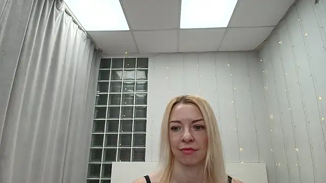 Snapshot of Brightly_Heizer chatting on February 20, 12:51 am Brightly Heizer online show from February 20, 12:51 am