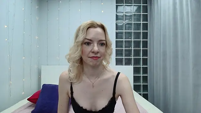 Snapshot of Brightly_Heizer chatting on April 21, 12:34 am Brightly Heizer online show from April 21, 12:34 am