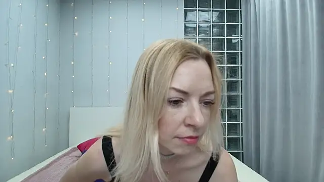 Snapshot of Brightly_Heizer chatting on May 7, 12:27 am Brightly Heizer online show from May 7, 12:27 am