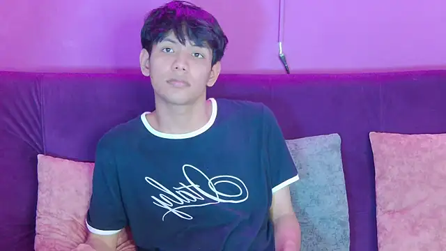 Snapshot of Liam_Sinclair chatting on January 14, 8:25 pm Liam Sinclair online show from January 14, 8:25 pm