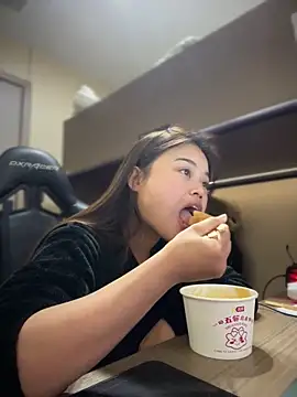 Snapshot of Toffee-00 chatting on March 16, 7:34 am Toffee-00 online show from March 16, 7:34 am