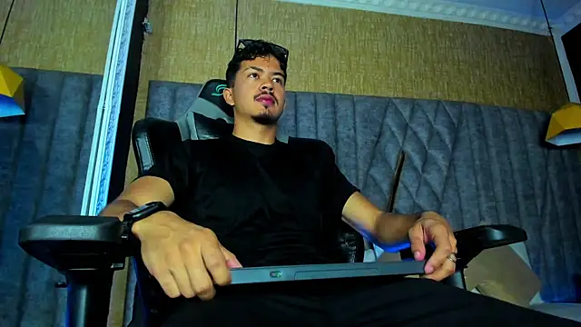 Snapshot of NicolaiKarav chatting on February 13, 12:12 pm NicolaiKarav online show from February 13, 12:12 pm