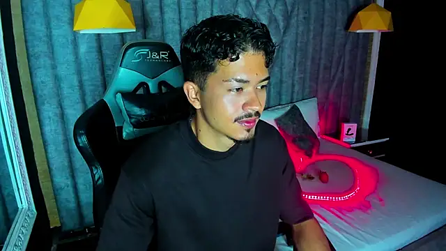 Snapshot of NicolaiKarav chatting on February 14, 11:40 am NicolaiKarav online show from February 14, 11:40 am