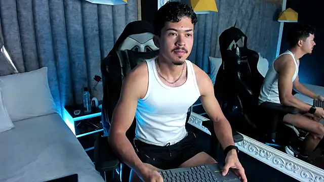 Snapshot of NicolaiKarav chatting on February 19, 11:50 am NicolaiKarav online show from February 19, 11:50 am