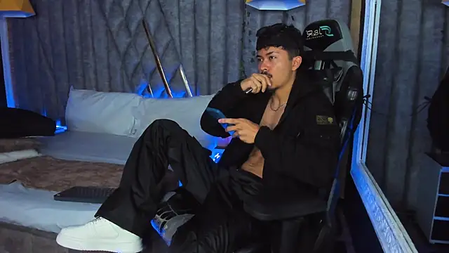 Snapshot of NicolaiKarav chatting on February 20, 12:05 pm NicolaiKarav online show from February 20, 12:05 pm