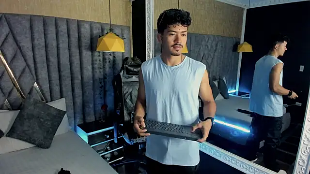 Snapshot of NicolaiKarav chatting on March 1, 12:51 pm NicolaiKarav online show from March 1, 12:51 pm