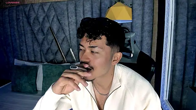 Snapshot of NicolaiKarav chatting on March 11, 1:39 pm NicolaiKarav online show from March 11, 1:39 pm