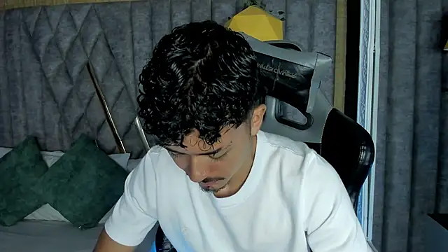 Snapshot of NicolaiKarav chatting on March 12, 12:33 pm NicolaiKarav online show from March 12, 12:33 pm