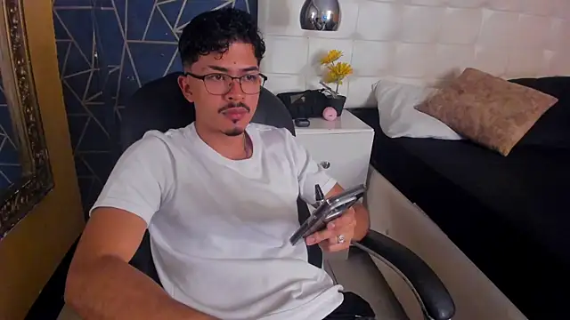 Snapshot of NicolaiKarav chatting on March 26, 7:08 pm NicolaiKarav online show from March 26, 7:08 pm