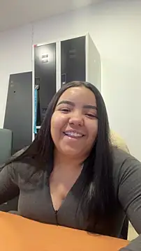 Snapshot of princezzc chatting on December 21, 7:43 pm princezzc online show from December 21, 7:43 pm