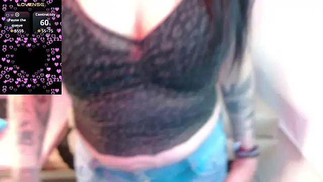 Snapshot of Roxanne_vale chatting on May 4, 8:16 pm Roxanne vale online show from May 4, 8:16 pm