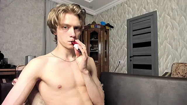 milkiwvy online show from April 25, 6:16 pm