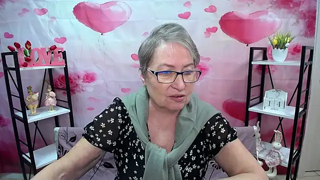 Snapshot of OlgaLuck chatting on April 14, 5:35 am OlgaLuck online show from April 14, 5:35 am