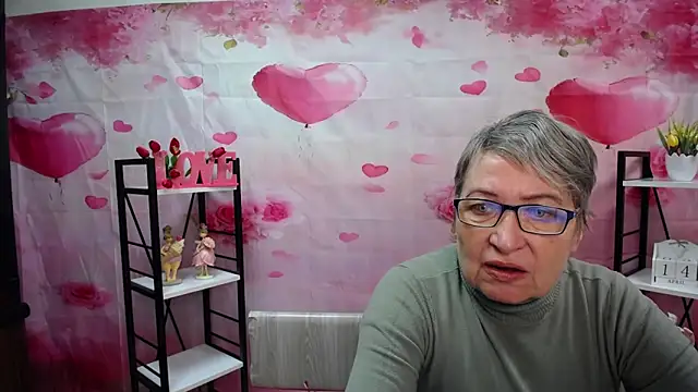 Snapshot of OlgaLuck chatting on April 15, 5:03 am OlgaLuck online show from April 15, 5:03 am