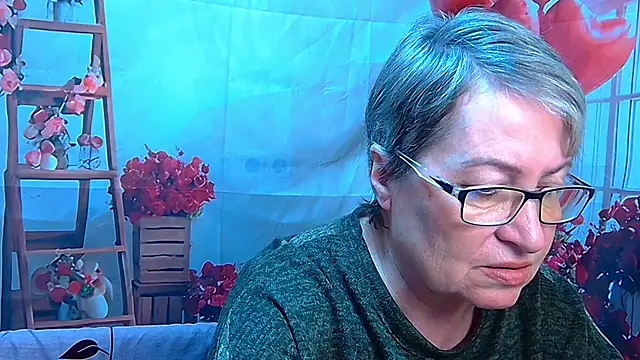 Snapshot of OlgaLuck chatting on April 16, 5:52 am OlgaLuck online show from April 16, 5:52 am