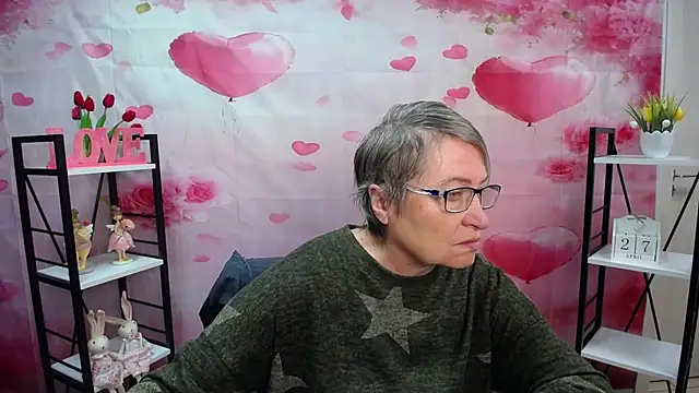 Snapshot of OlgaLuck chatting on April 27, 5:27 am OlgaLuck online show from April 27, 5:27 am