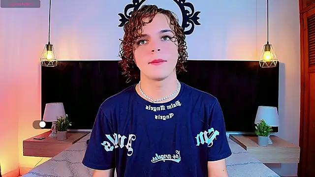 Skyee angel online show from May 4, 7:10 pm