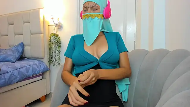 Snapshot of Dalia_hatemm chatting on February 4, 10:26 pm Dalia hatemm online show from February 4, 10:26 pm