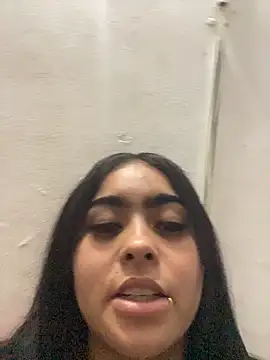 Snapshot of mia_violet8 chatting on January 19, 5:00 am mia violet8 online show from January 19, 5:00 am