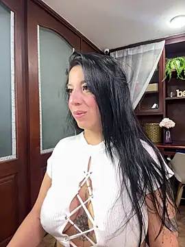 VictoriaHenao online show from May 5, 9:23 pm