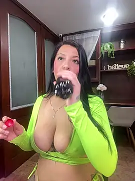 VictoriaHenao online show from May 8, 9:42 pm