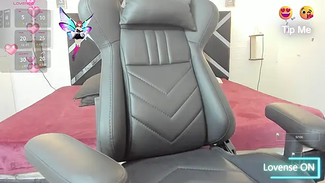 mask red girl online show from November 27, 1:13 pm