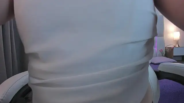 Snapshot of mask_red_girl chatting on April 6, 12:28 pm mask red girl online show from April 6, 12:28 pm