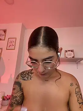 LauraRaider online show from May 15, 9:44 pm