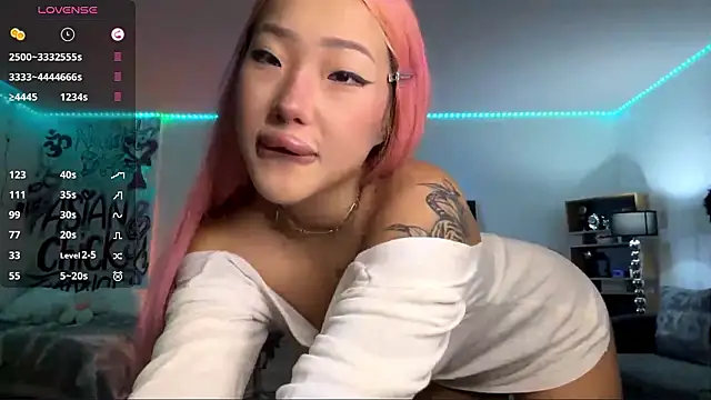 Snapshot of EIeniVanwart chatting on March 5, 6:15 pm EIeniVanwart online show from March 5, 6:15 pm