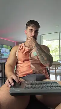 Valenthino Salvatore online show from May 14, 9:43 pm