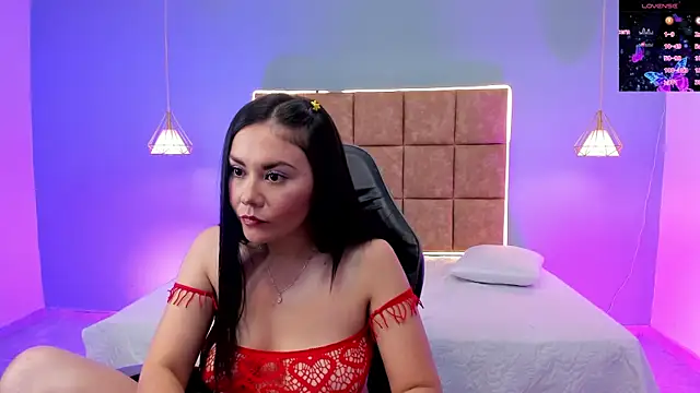 Natalia Saenz  online show from May 9, 12:10 pm