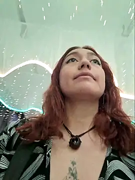 Eveeelyn25 online show from December 21, 10:50 pm