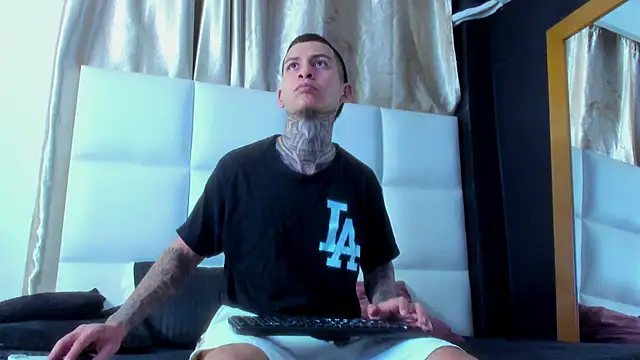 Andrew sanders68 online show from February 4, 7:20 pm