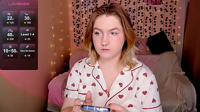 lovelyy julia online show from November 29, 8:06 am