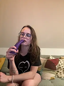 norafack33 online show from February 2, 7:45 pm