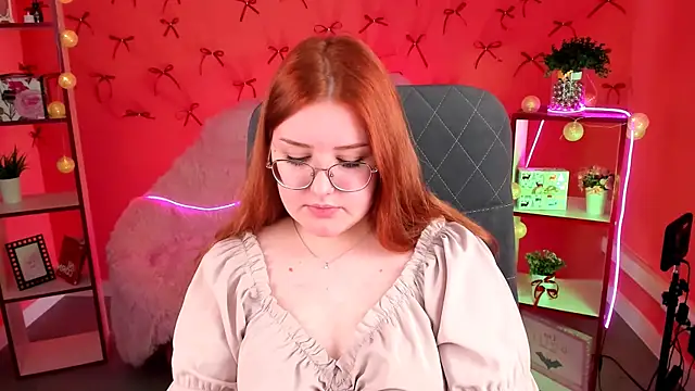 StaceyJensen online show from December 2, 9:25 am