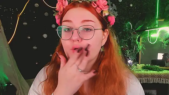 Snapshot of StaceyJensen chatting on February 4, 9:15 am StaceyJensen online show from February 4, 9:15 am