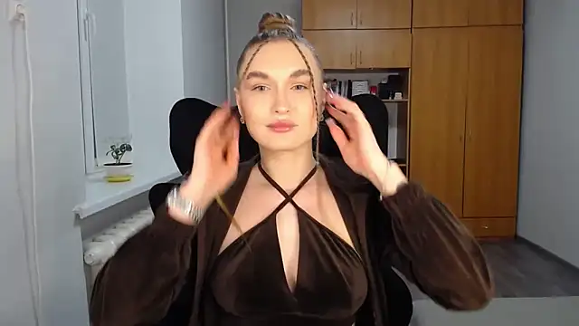 Snapshot of AnyaSmack chatting on February 15, 2:47 pm AnyaSmack online show from February 15, 2:47 pm